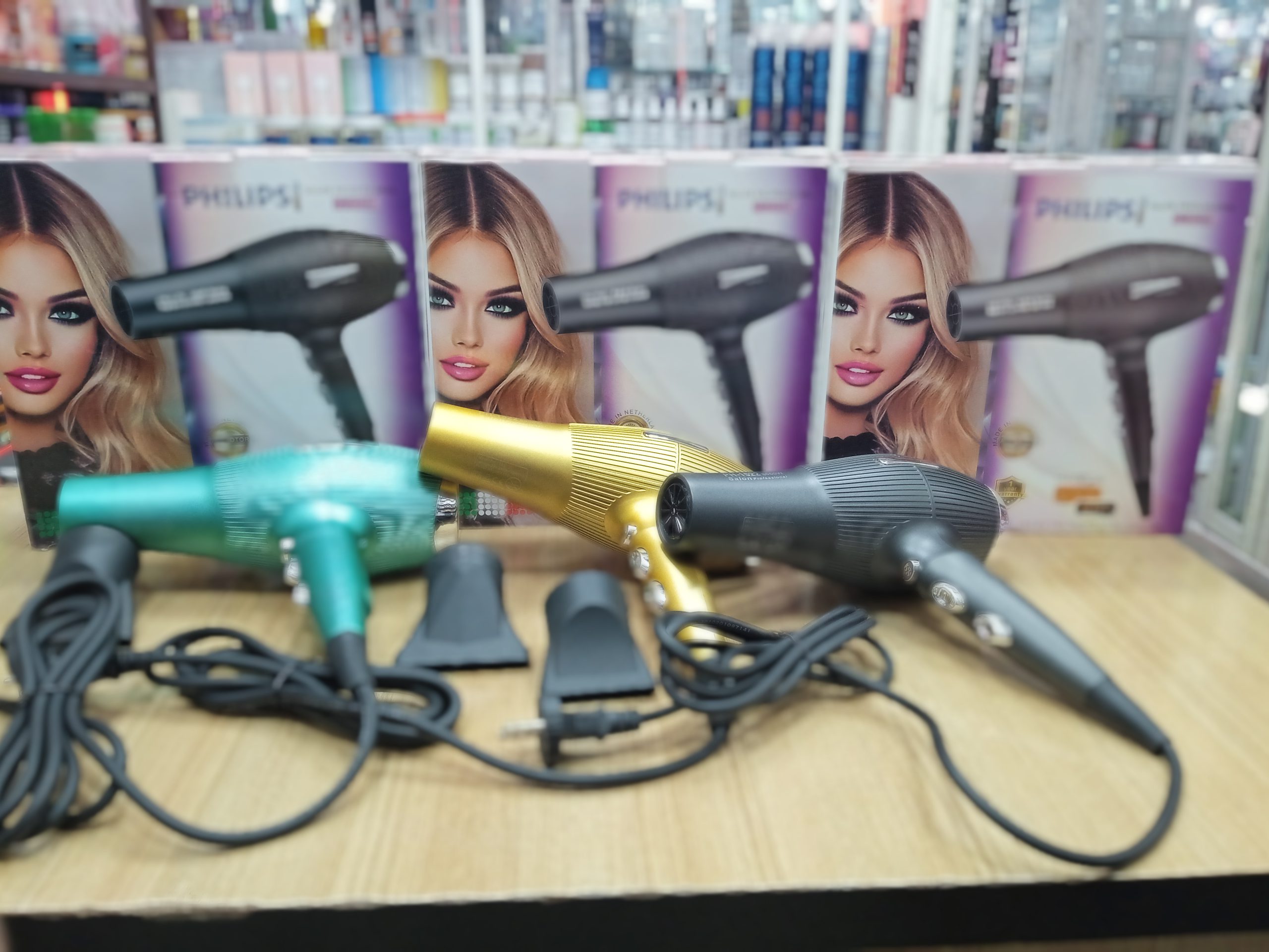 سشوار حرفه ای فلیپس مدل1522وات8000درسه رنگ